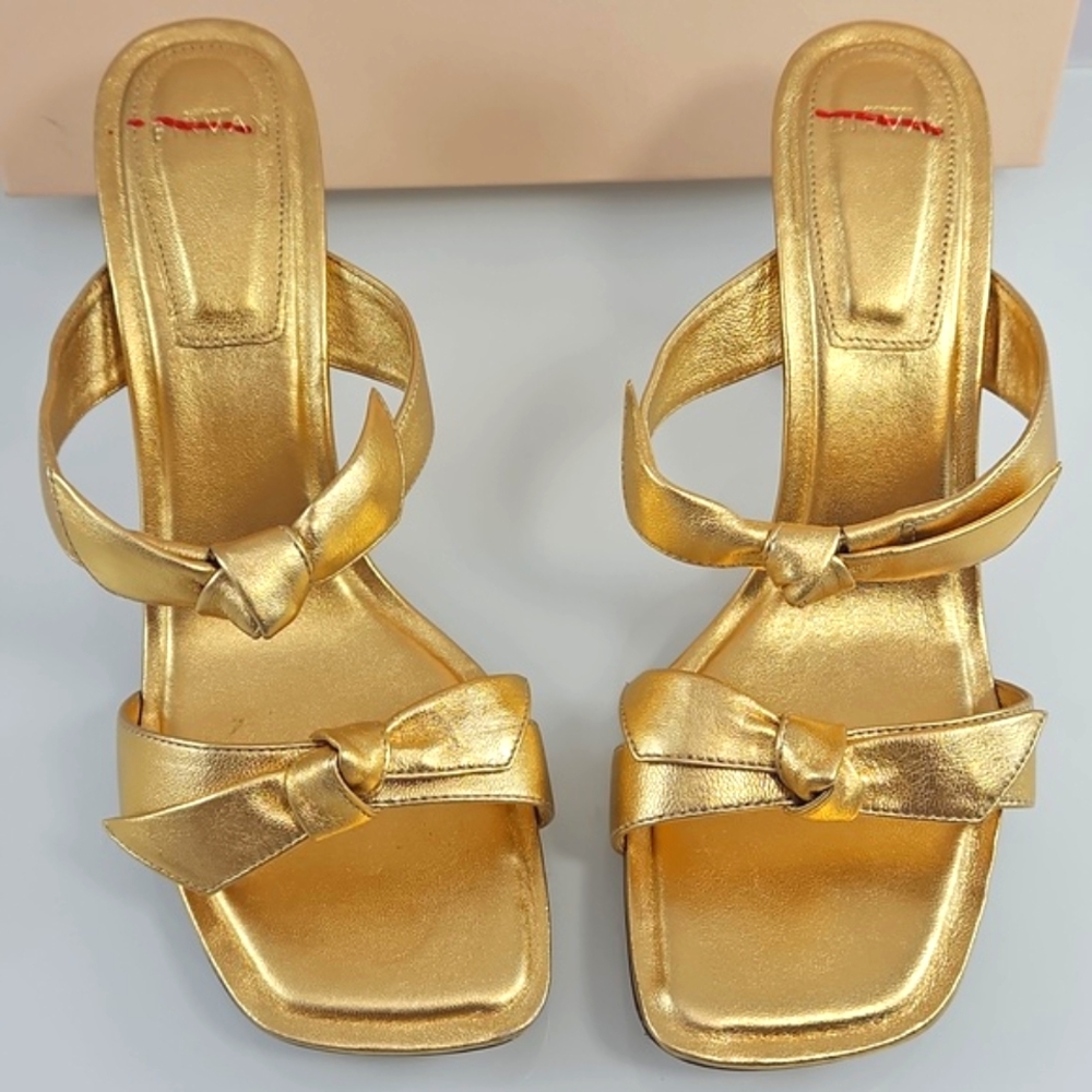 $595 Alexandre Birman Clarita Square Flare 85 in Oro Gold - Picture 5 of 16